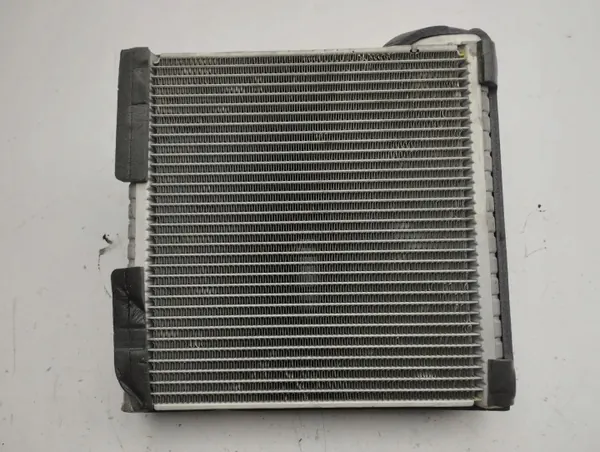 BMW i3 2017 Lämmitinjäähdytin ilmastointi OEM AMD128276 image 5