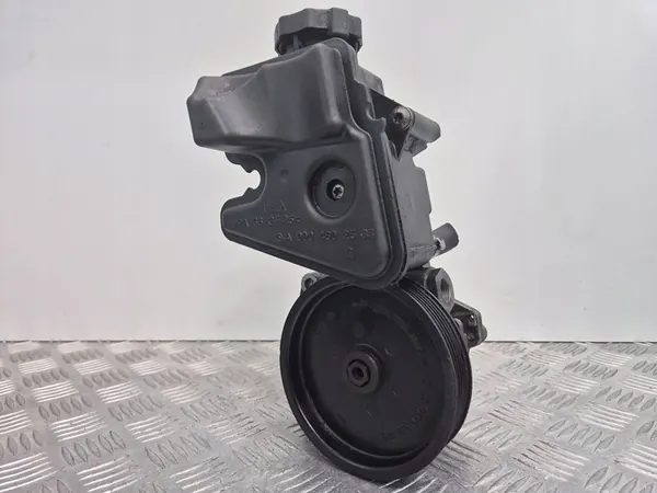 Mercedes W219 W221 Servostyrningspump A0054662001 image 3