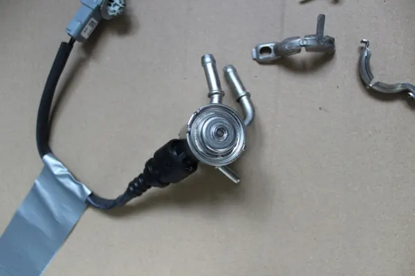 Injector AdBlue OEM 160721041R para Renault Master image 3
