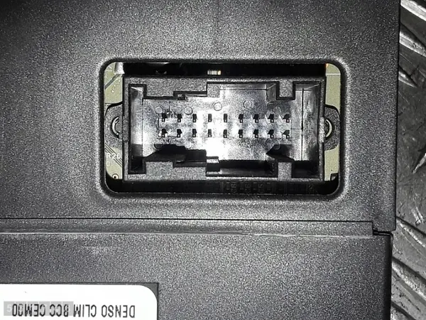 2009 Citroen C4 Picasso ECU 1600HDI 9665811880 image 3