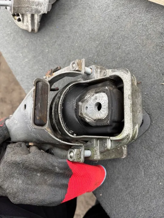 Soporte de motor 8K0199381 Audi A4 B8 3.0 TDI image 3