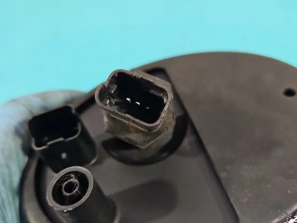 Carcasa de Filtro de Combustible Peugeot 4007 2.2 HDI image 6