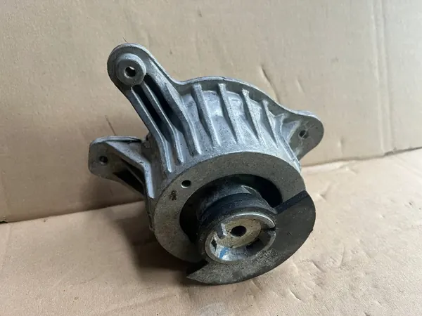 MERCEDES C-LUOKKA W205 Moottorin Kiinnike Oikea A2052400300 image 3