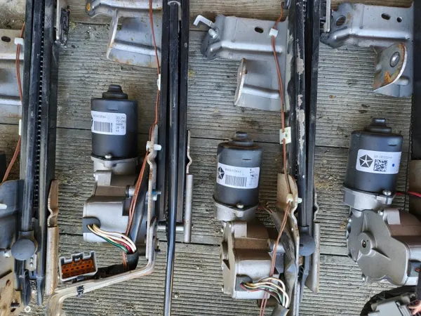 Mécanisme électrique de hayon OEM 04894596AA image 4