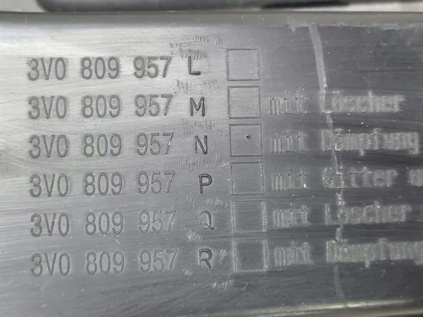 Front Left Wheel Arch Skoda Superb 3V0809957N image 8