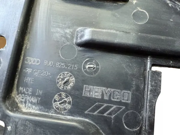 Audi Q3 8U vänster bakre underkroppssköld OEM 8U0825215B image 3