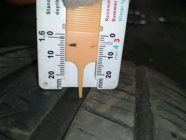 Rejilla maletero BMW Serie 7 OEM 24550R19 Usado image 4