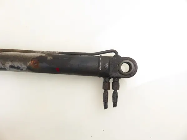 Cilindro elevador cabina Iveco OEM 98427951 - Usado image 4