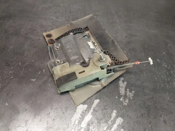 BMW E39 Etuvasen kahva OEM 51218245461 image 10