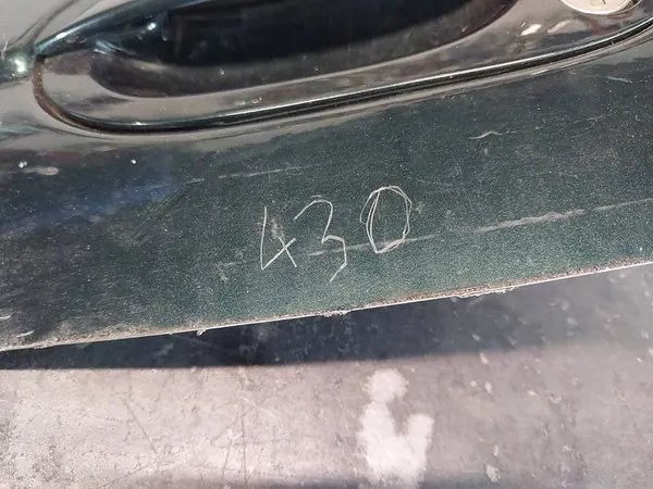 BMW E39 Etuvasen kahva OEM 51218245461 image 3