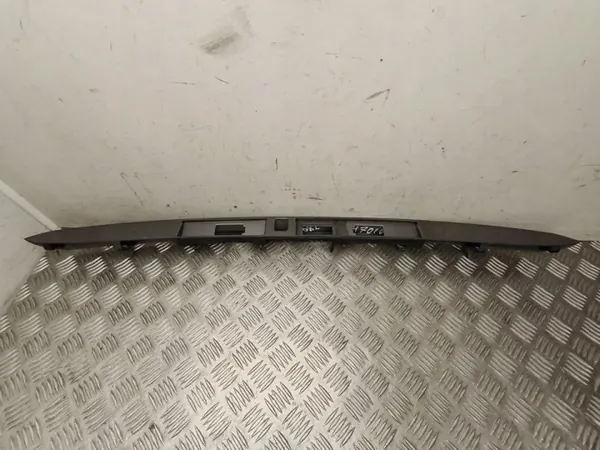 Détail de finition Renault OE 848103563R Kangoo III image 3