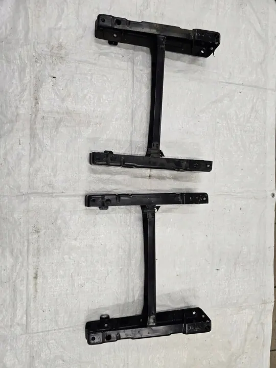 VW Caddy 2K5 Stoelbasis Set OEM 1T0881034C/1T0881033C image 2