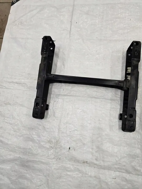VW Caddy 2K5 Stoelbasis Set OEM 1T0881034C/1T0881033C image 3