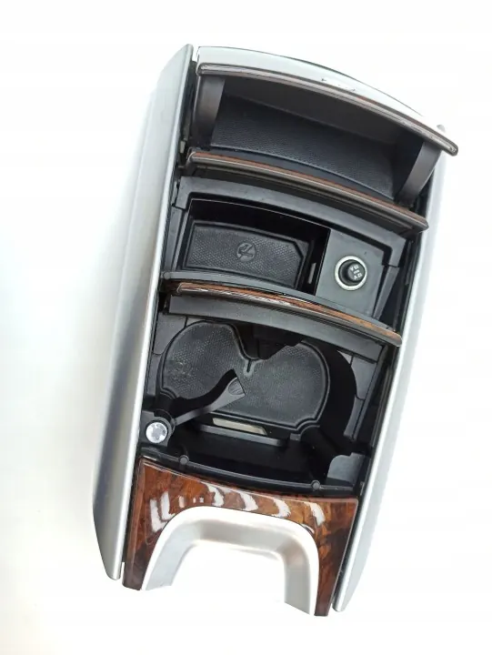 Mercedes-Benz R W251 Asbak OEM A2516801717 image 8