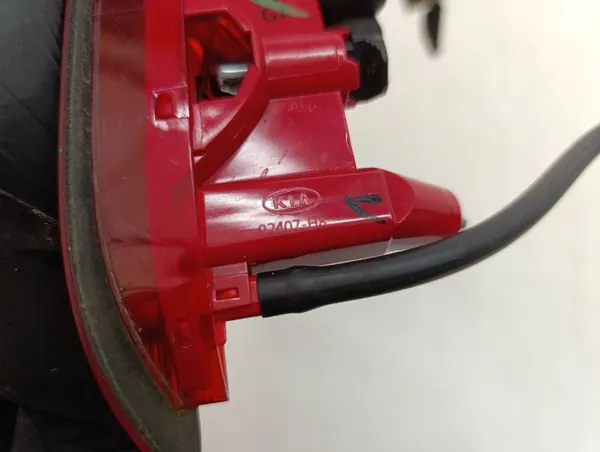 Kia Rio IV YB 2017- 3ª Luz Stop Tampão Porta-Malas OEM 82700H8010 image 6