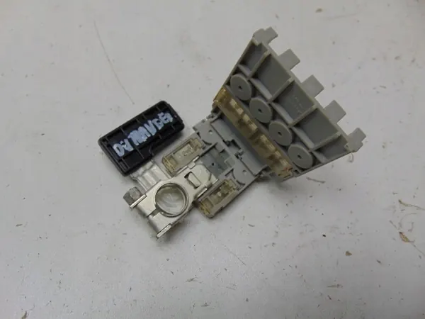 Mitsubishi OE Batteriekabel mit Sicherung - OEM Teil image 2
