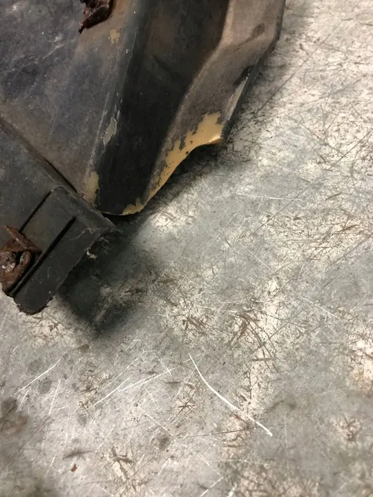 Vasen Etulokasuoja VW Polo IV 9N 6Q0809957 image 4