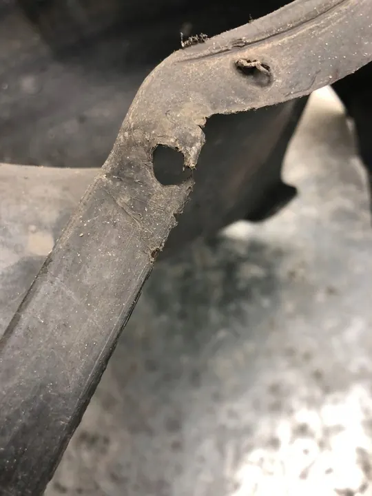 Vasen Etulokasuoja VW Polo IV 9N 6Q0809957 image 6