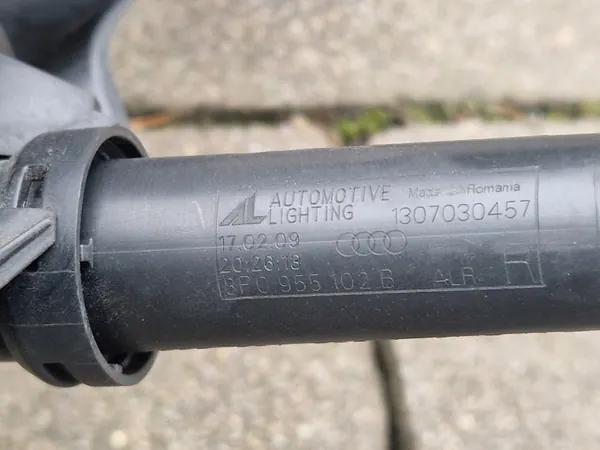 AUDI A3 8P LIFT Support de phare avant droit + laveur image 10