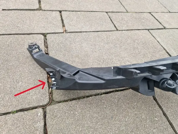 AUDI A3 8P LIFT Support de phare avant droit + laveur image 5