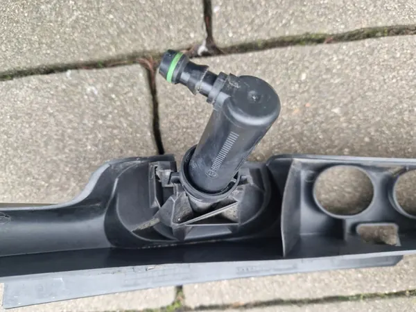 AUDI A3 8P LIFT Support de phare avant droit + laveur image 9