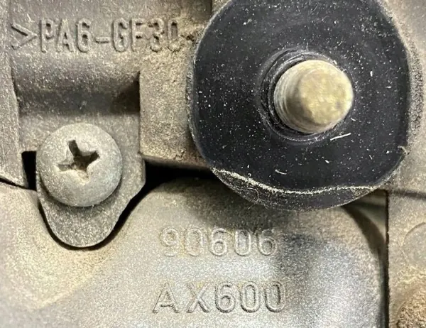 Asa de maletero Nissan Micra K12 OEM AX600 90606 image 3