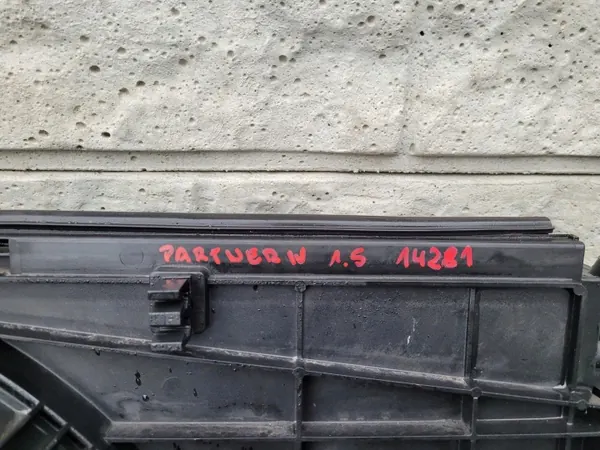 Complete Radiator OEM 9806313580 voor Peugeot Partner image 9