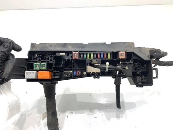 Caja de fusibles Toyota Corolla E13 04-09 1.6 110CV OEM LORK-551-18039 image 2
