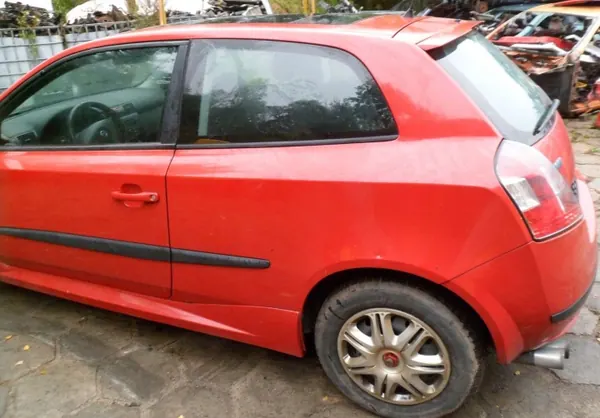 Vidro traseiro esquerdo passageiro OEM 51733944 Fiat Stilo image 3