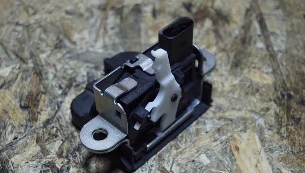 Bagagelås VW Passat B6 Kombi, 2006 image 3