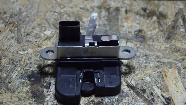 Bagagelås VW Passat B6 Kombi, 2006 image 5