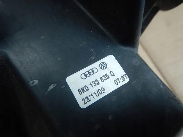 Audi Ilmansuodinkotelo OEM 8K0133837P Käytetty image 6