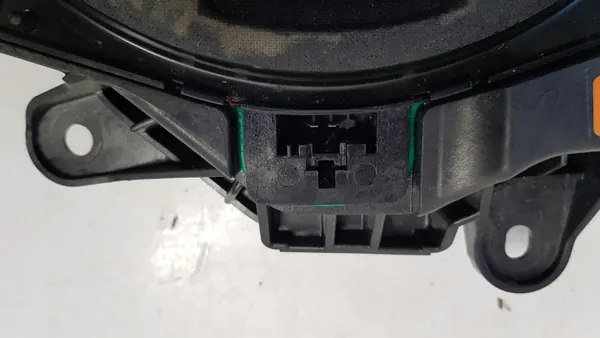 Altavoz grave derecho BMW 7 2017 OEM 6801076 - Usado image 3