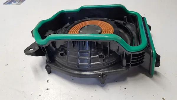 Altavoz grave derecho BMW 7 2017 OEM 6801076 - Usado image 7