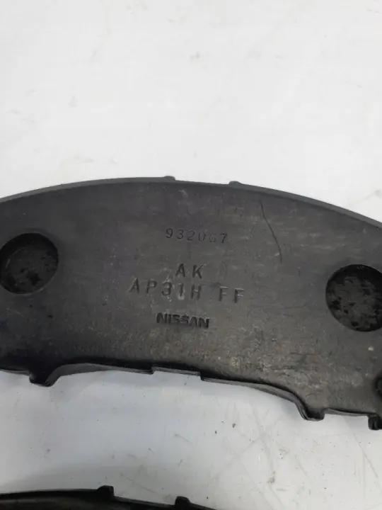 Bromsbelägg fram OEM D10604EA0A - Begagnad Nissan OE image 3