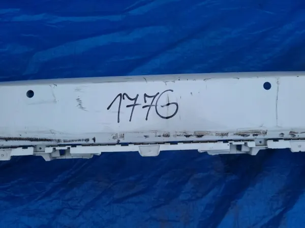 Peugeot 308 II Bakre stötfångare OEM 9800996477 Begagnad image 5