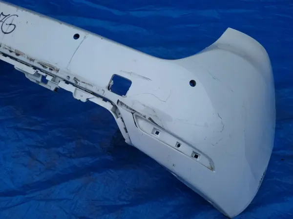 Peugeot 308 II Bakre stötfångare OEM 9800996477 Begagnad image 7