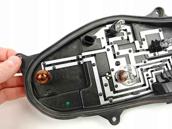 Soporte de Lámpara Trasera Derecha VW T6 7E0945096AD image 2