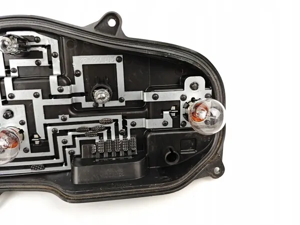 Soporte de Lámpara Trasera Derecha VW T6 7E0945096AD image 4