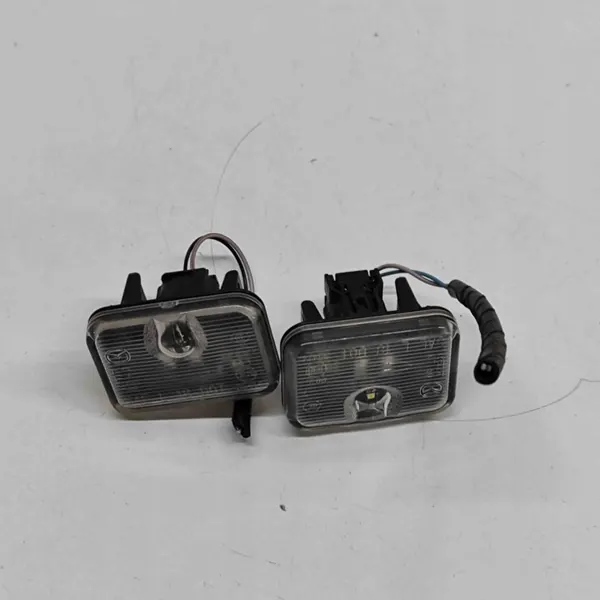 Feu de plaque Mazda CX-30 2023 OEM DFR550858 image 2