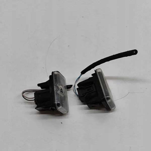 Feu de plaque Mazda CX-30 2023 OEM DFR550858 image 4