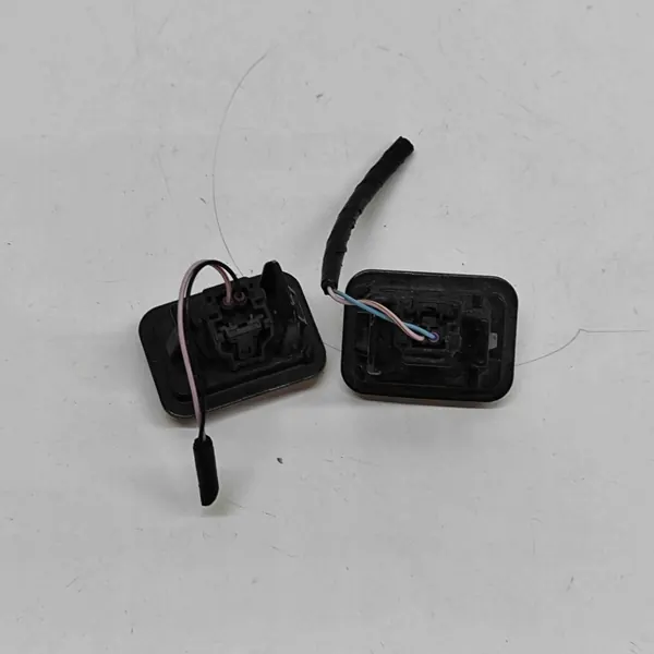 Feu de plaque Mazda CX-30 2023 OEM DFR550858 image 5