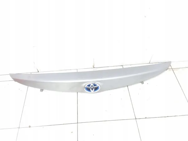 Toyota Auris II Hatchback Kofferbakklep Trim OEM 7681102E50 image 2