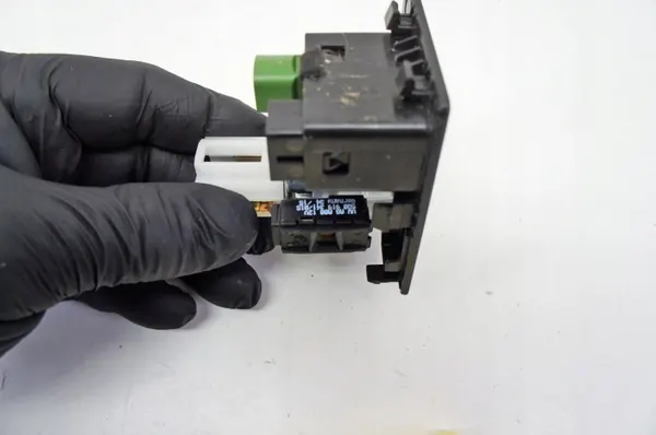 OEM 5Q0919341 Aansteker USB-poort voor Skoda SuperB III image 4