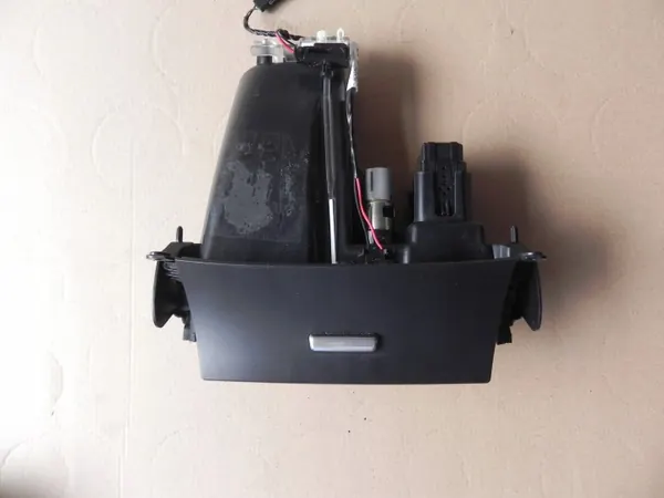 Asbak OEM EM2T-14F014-AA met USB AUX SD Aansluiting image 2