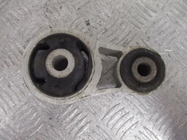 Support moteur OEM Mazda CX7 2.2 - État utilisé image 3