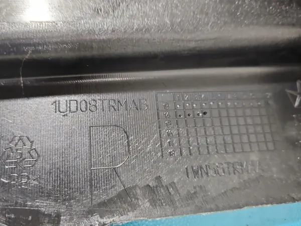 Jeep Cherokee bagageutrymmesfoder höger OEM 1UD08TRMAB image 8