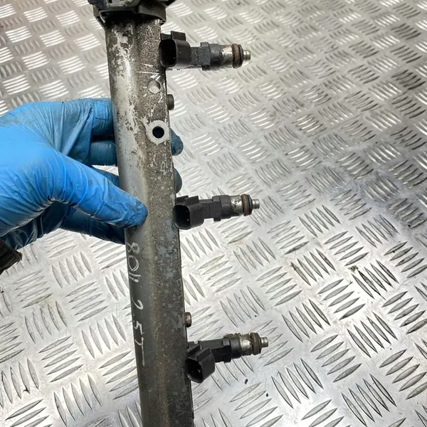 Rampe d'injection 2.5T V70 III XC70 III S80 II C30 V50 S40 II C70 II image 4