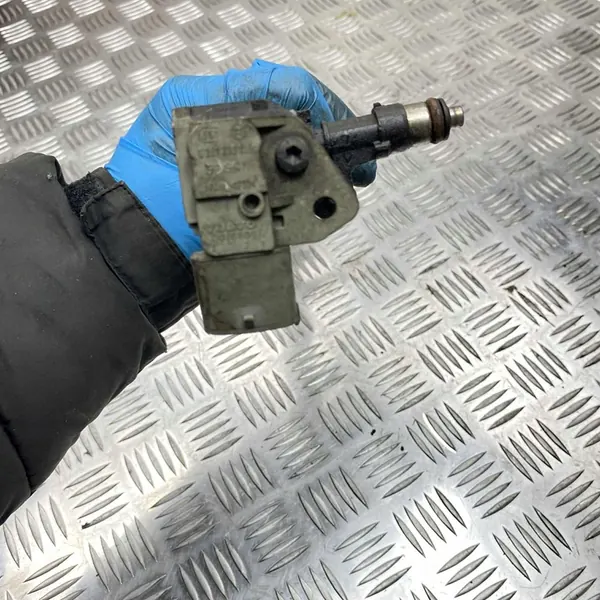 Rampe d'injection 2.5T V70 III XC70 III S80 II C30 V50 S40 II C70 II image 5