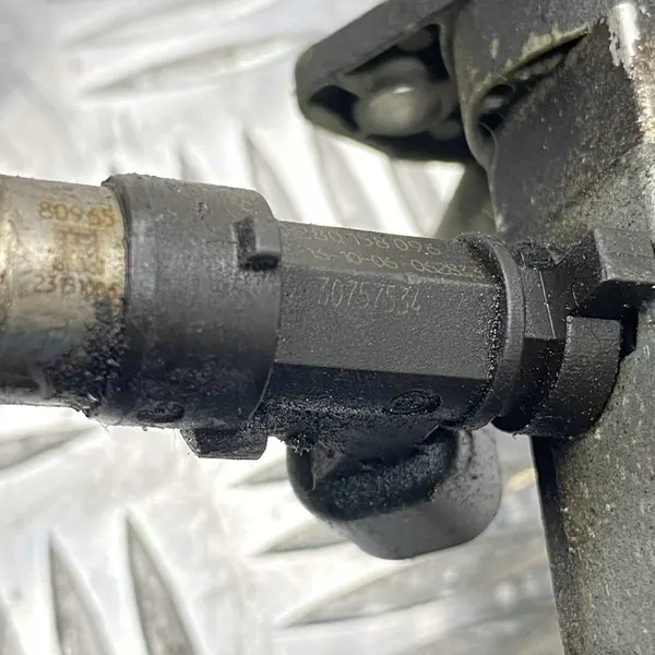 Rampe d'injection 2.5T V70 III XC70 III S80 II C30 V50 S40 II C70 II image 7